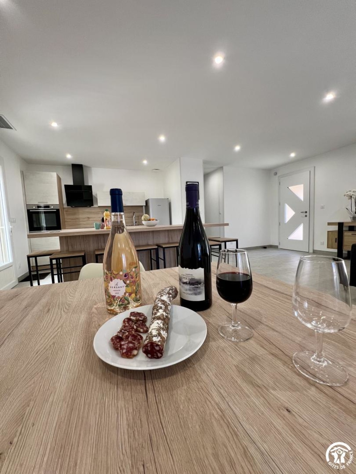 11G3520 - Chez Nous, Chez Vous_9