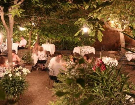 AU JARDIN DE LA TOUR