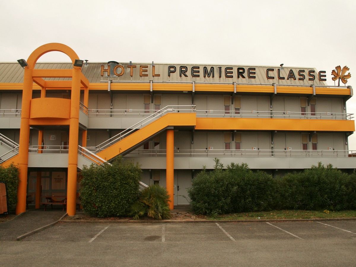Parking Hotel PREMIÈRE CLASSE CARCASSONNE (Exterior) en Carcassonne