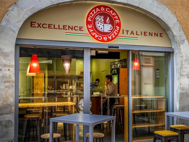 pizza-e-caffe-excellence-italienne-outdoor-welcome