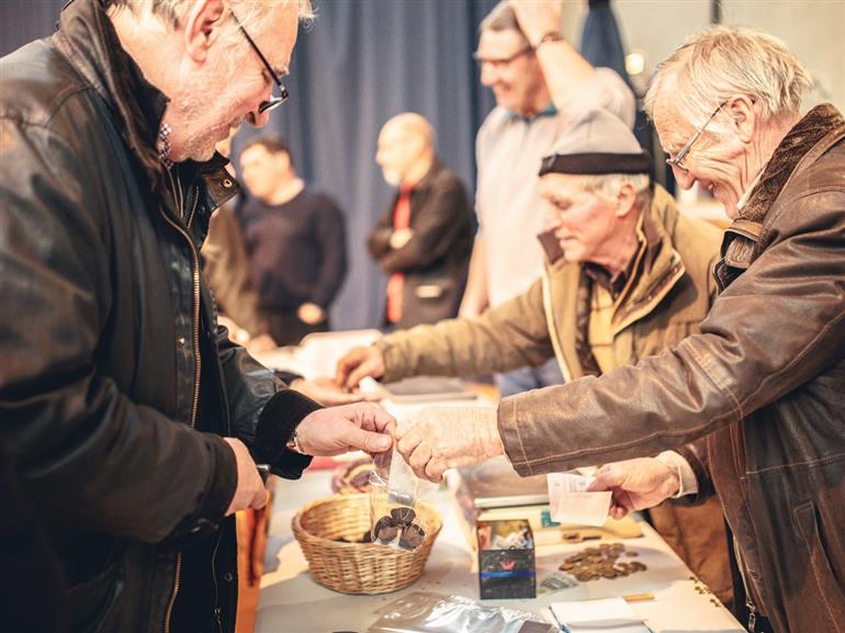 villeneuve-minervois-2019-01-marche-truffe-vente-cr-vincent-photographie-adt-aude